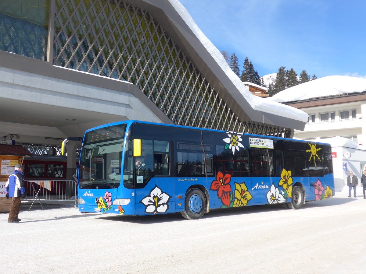 (201'260) - Pfosi, Arosa - Nr. 3/GR 154'243 - Mercedes am 19. Januar 2019 beim Bahnhof Arosa