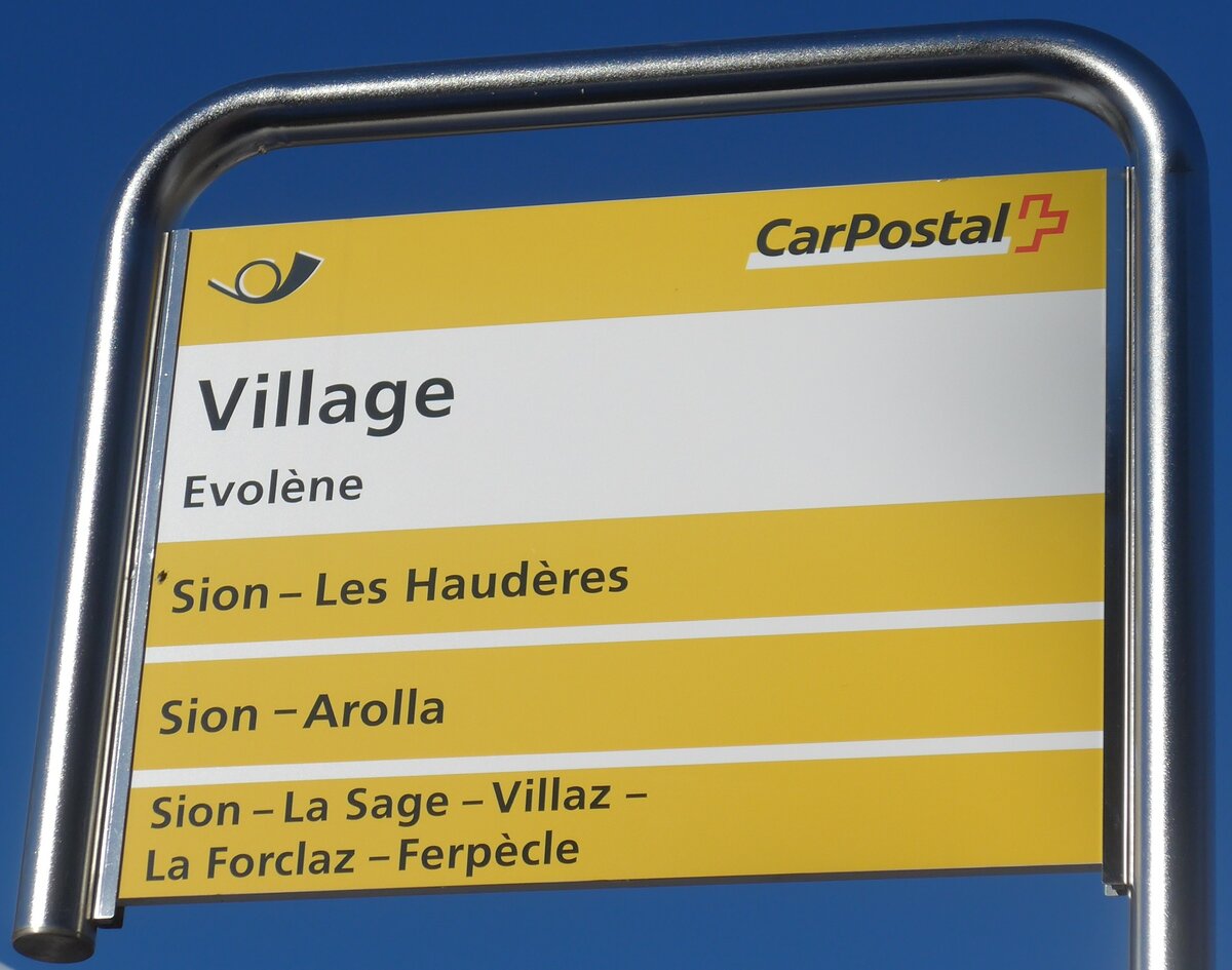 (201'750) - PostAuto-Haltestellenschild - Evolne, Village - am 24. Februar 2019