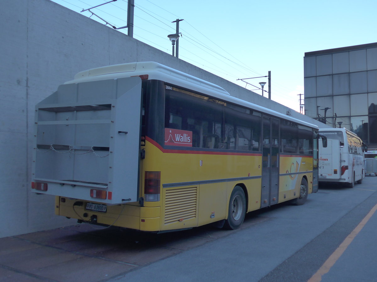 (202'442) - Autotour, Visp - VS 63'800 - Setra am 16. Mrz 2019 beim Bahnhof Visp