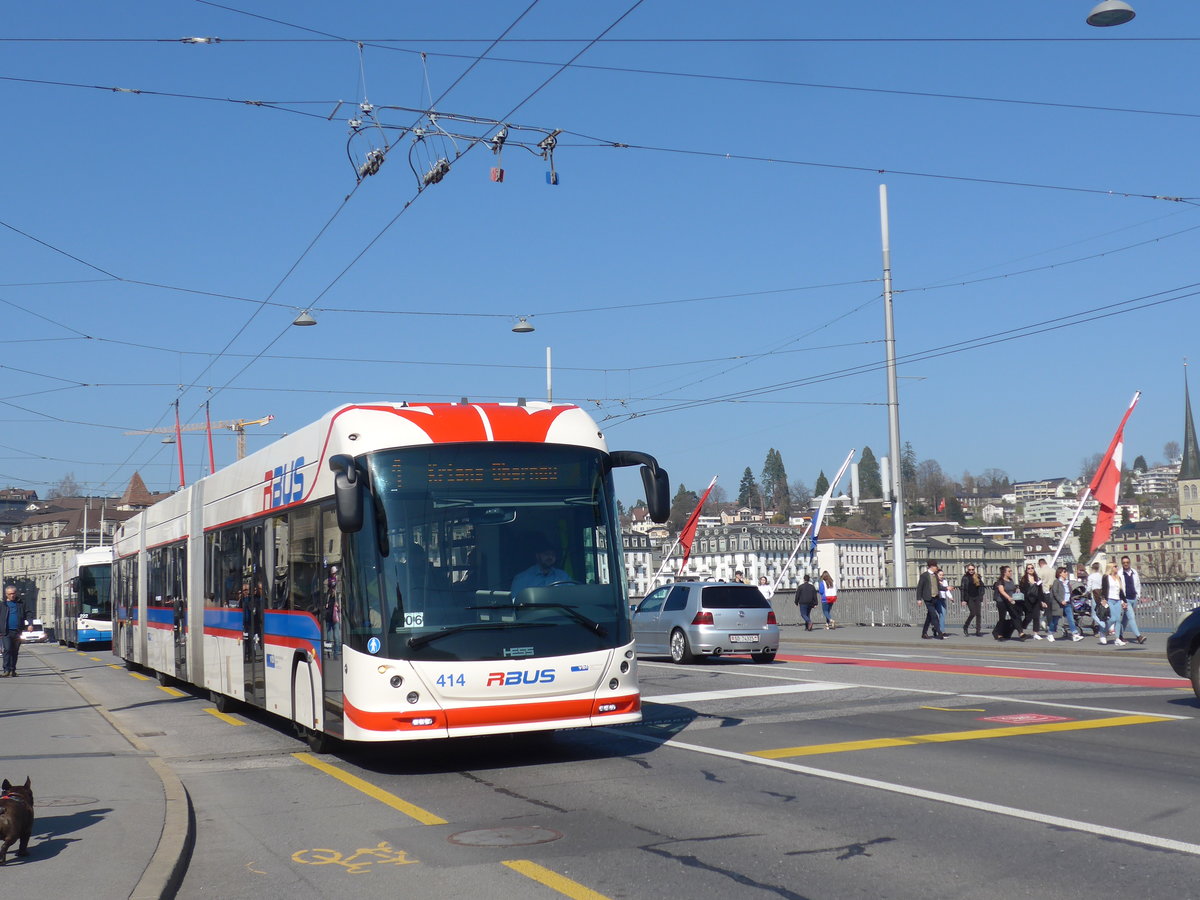 (203'011) - VBL Luzern - Nr. 414 - Hess/Hess Doppelgelenktrolleybus am 23. Mrz 2019 in Luzern, Bahnhofbrcke