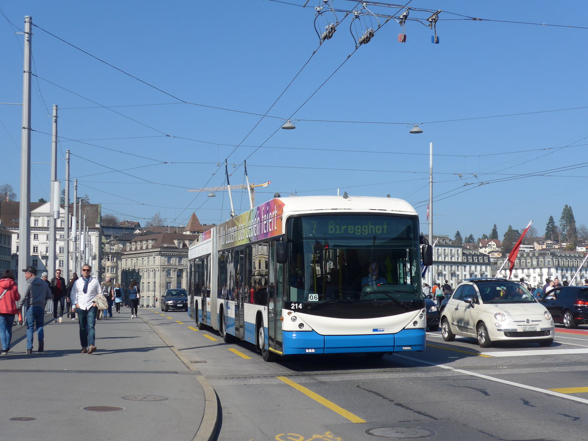 (203'027) - VBL Luzern - Nr. 214 - Hess/Hess Gelenktrolleybus am 23. Mrz 2019 in Luzern, Bahnhofbrcke