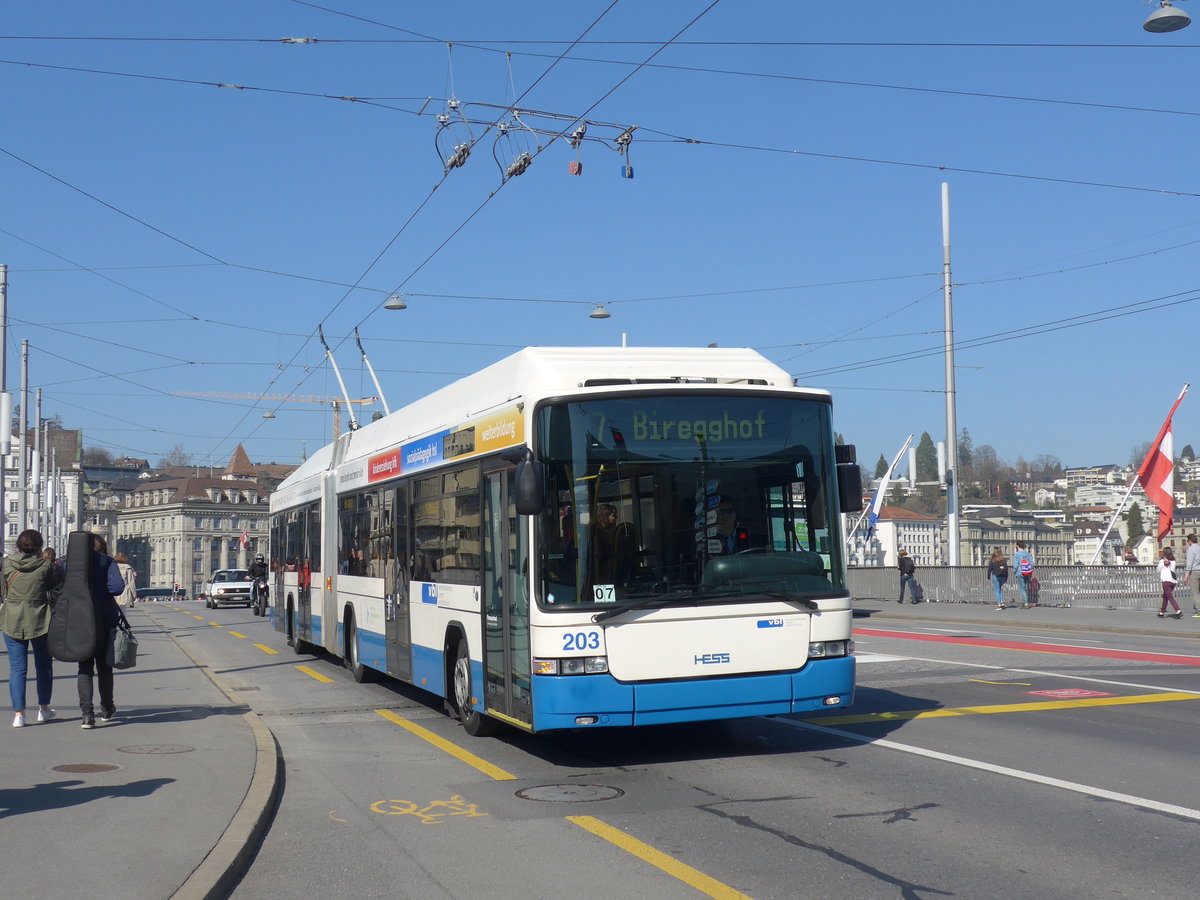 (203'031) - VBL Luzern - Nr. 203 - Hess/Hess Gelenktrolleybus am 23. Mrz 2019 in Luzern, Bahnhofbrcke