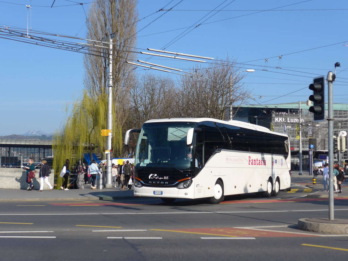 (203'380) - Aus Italien: Proia, Montelanico - FM-194 CW - Setra am 30. Mrz 2019 beim Bahnhof Luzern