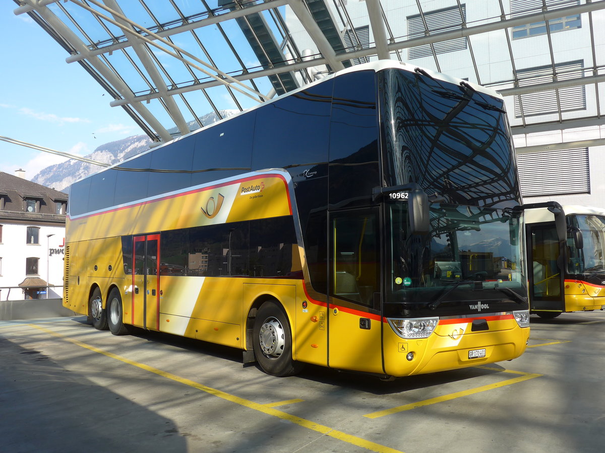 (203'802) - PostAuto Graubnden - GR 170'401 - Van Hool am 19. April 2019 in Chur, Postautostation