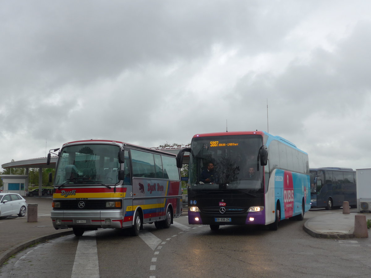 (203'920) - Aus der Schweiz: Dysli, Bern - Nr. 15/BE 20'417 - Setra (ex Auto-Transports, La Cte-aux-Fes) + Ouibus, Vitry-sur-Seine - ER 938 ZH - Mercedes am 26. April 2019 in Orschwiller, Raststtte