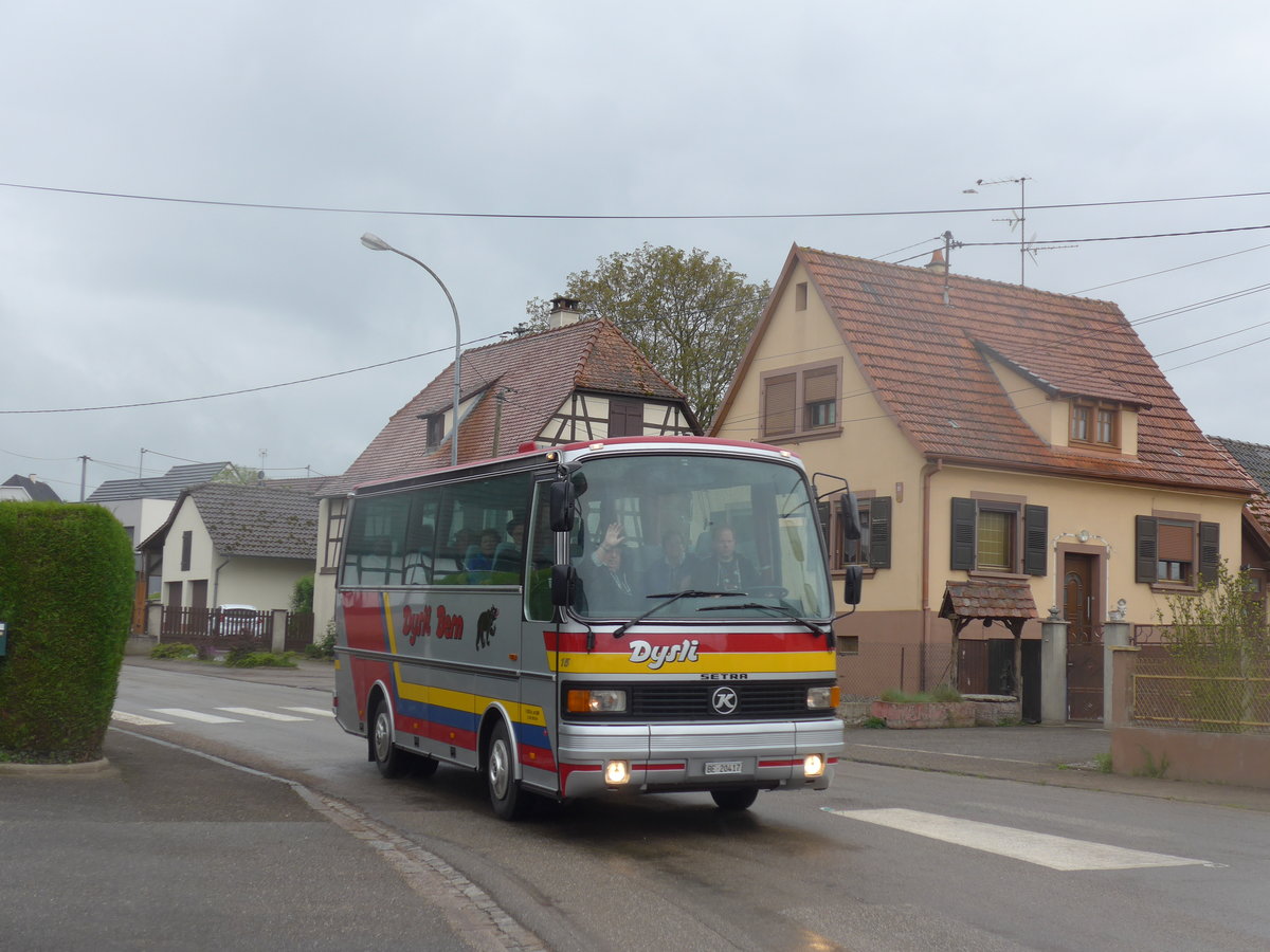 (204'230) - Aus der Schweiz: Dysli, Bern - Nr. 15/BE 20'417 - Setra (ex Auto-Transports, La Cte-aux-Fes) am 27. April 2019 in Stundwiller, Rue Principale