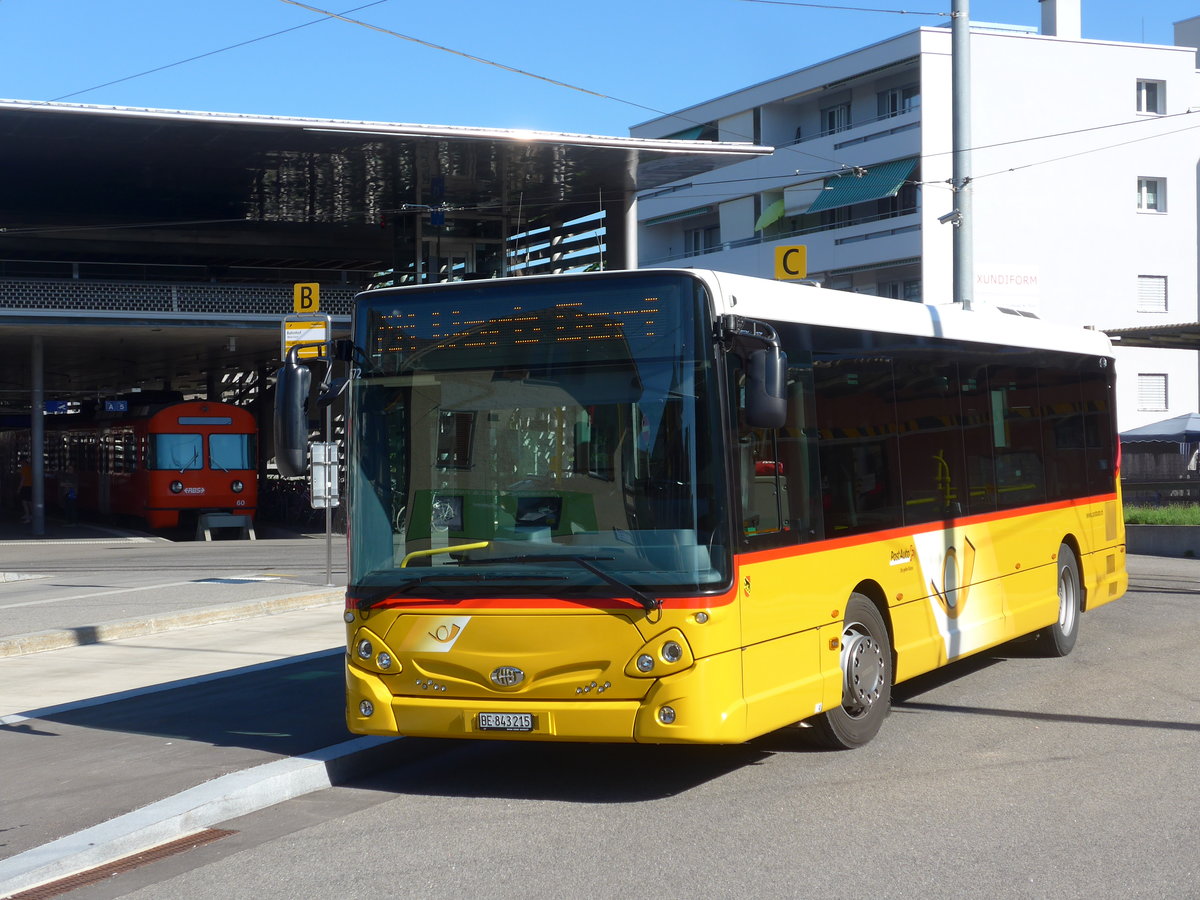 (205'688) - PostAuto Bern - Nr. 215/BE 843'215 - Heuliez am 2. Juni 2019 beim Bahnhof Worb Dorf