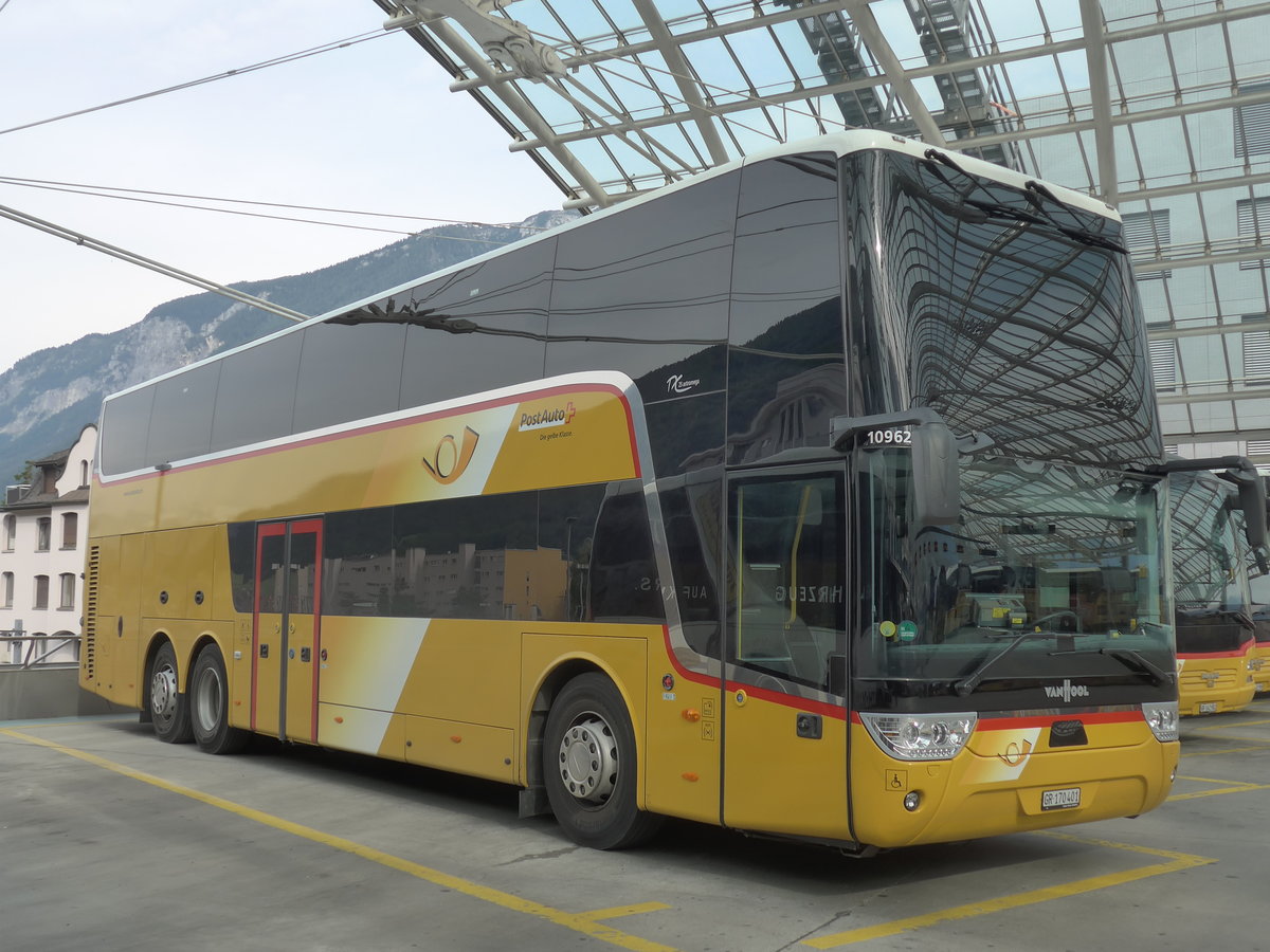 (206'187) - PostAuto Graubnden - GR 170'401 - Van Hool am 9. Juni 2019 in Chur, Postautostation