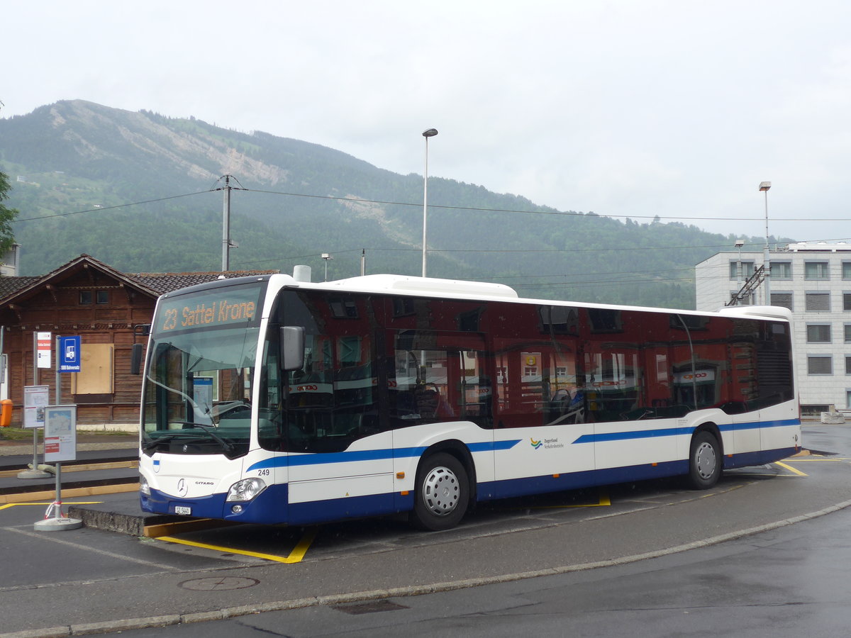 (206'256) - Auf der Maur, Steinen - Nr. 249/SZ 5440 - Mercedes am 9. Juni 2019 beim Bahnhof Arth-Goldau