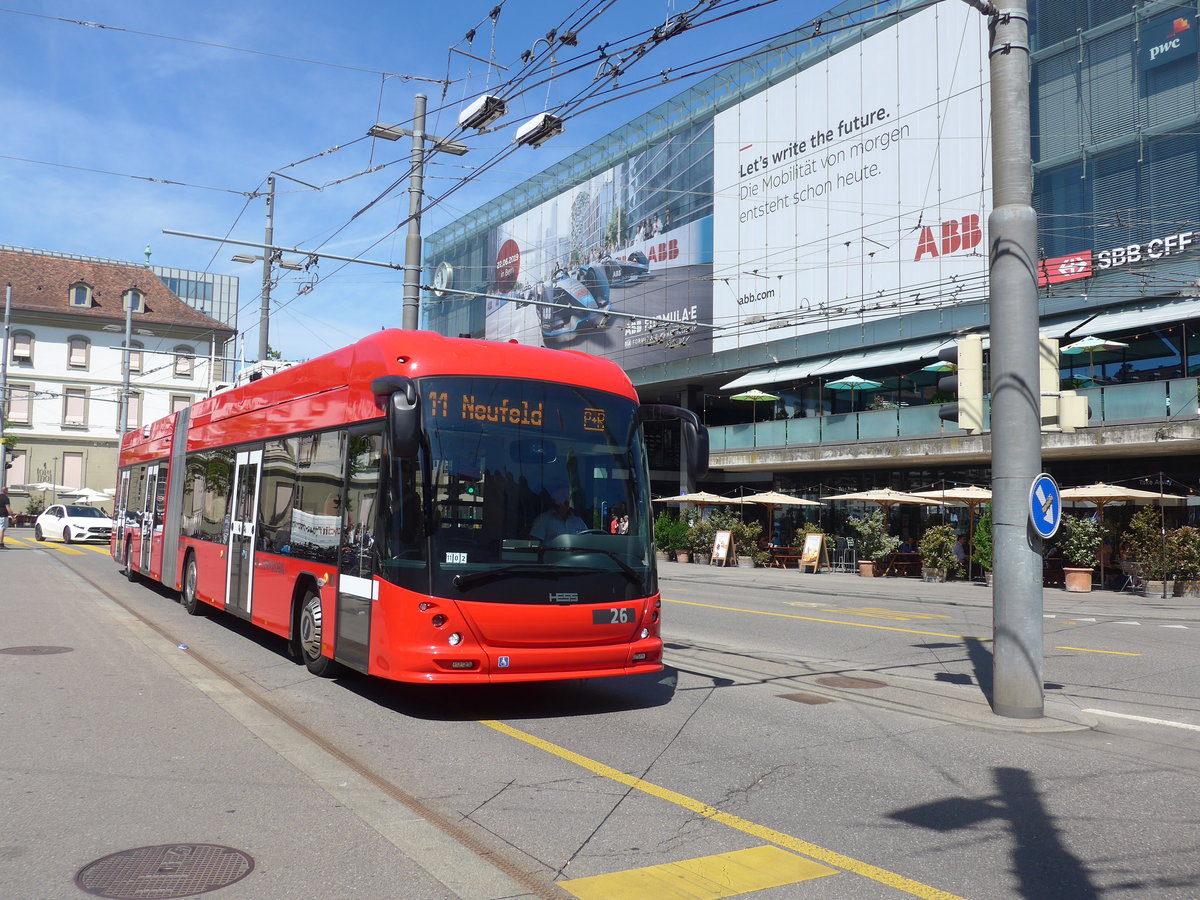 (206'772) - Bernmobil, Bern - Nr. 26 - Hess/Hess Gelenktrolleybus am 24. Juni 2019 beim Bahnhof Bern