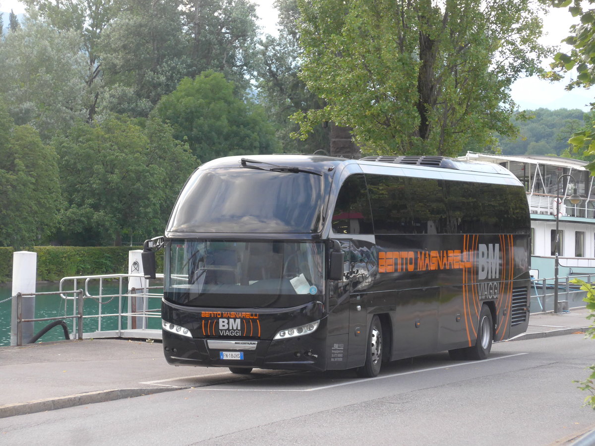 (208'264) - Aus Italien: Magnarelli, Terracina - FN-184 HS - Neoplan am 2. August 2019 bei der Schifflndte Thun