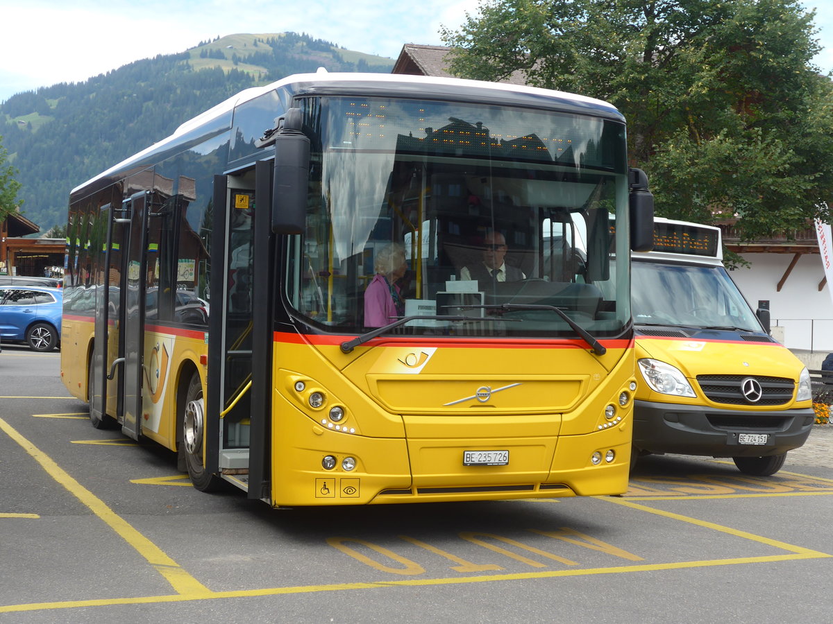 (208'543) - Kbli, Gstaad - BE 235'726 - Volvo am 5. August 2019 beim Bahnhof Gstaad