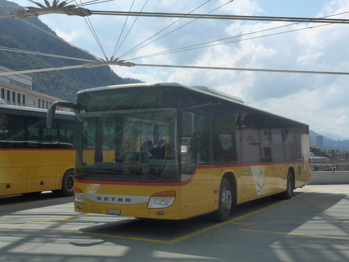 (208'665) - PostAuto Graubnden - GR 102'374 - Setra am 11. August 2019 in Chur, Postautostation