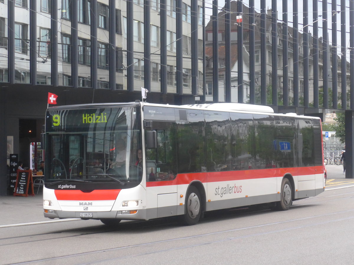 (208'940) - St. Gallerbus, St. Gallen - Nr. 257/SG 198'257 - MAN am 17. August 2019 beim Bahnhof St. Gallen