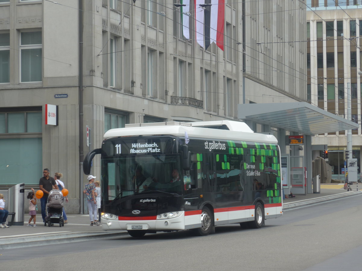 (208'948) - St. Gallerbus, St. Gallen - Nr. 220/SG 198'220 - Solaris am 17. August 2019 beim Bahnhof St. Gallen