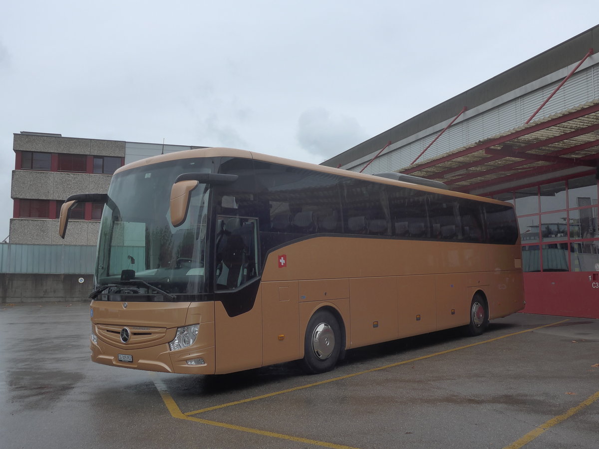 (209'436) - Vega Tour, Luzern - SG 305'952 - Mercedes am 8. September 2019 in Kloten, EvoBus