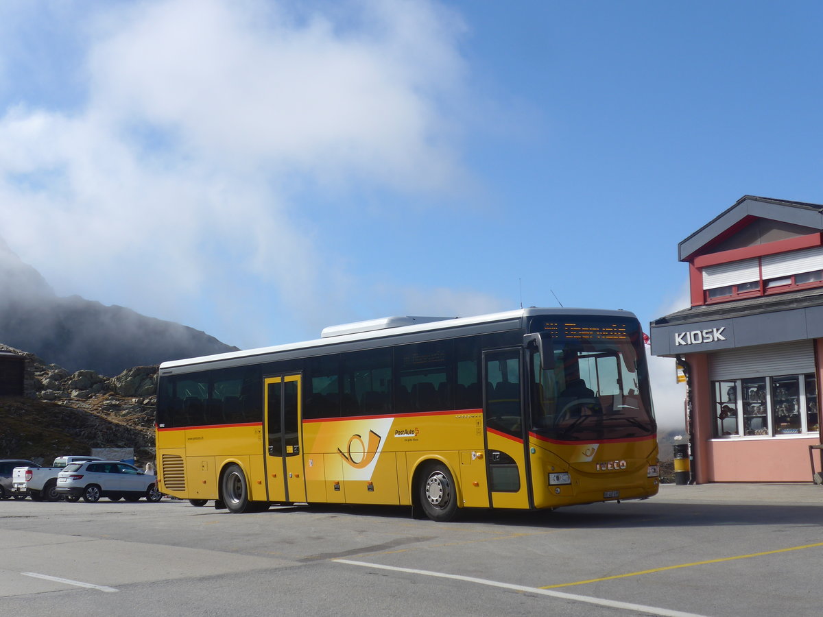 (209'824) - PostAuto Bern - BE 487'695 - Iveco am 28. September 2019 in Nufenen, Passhhe