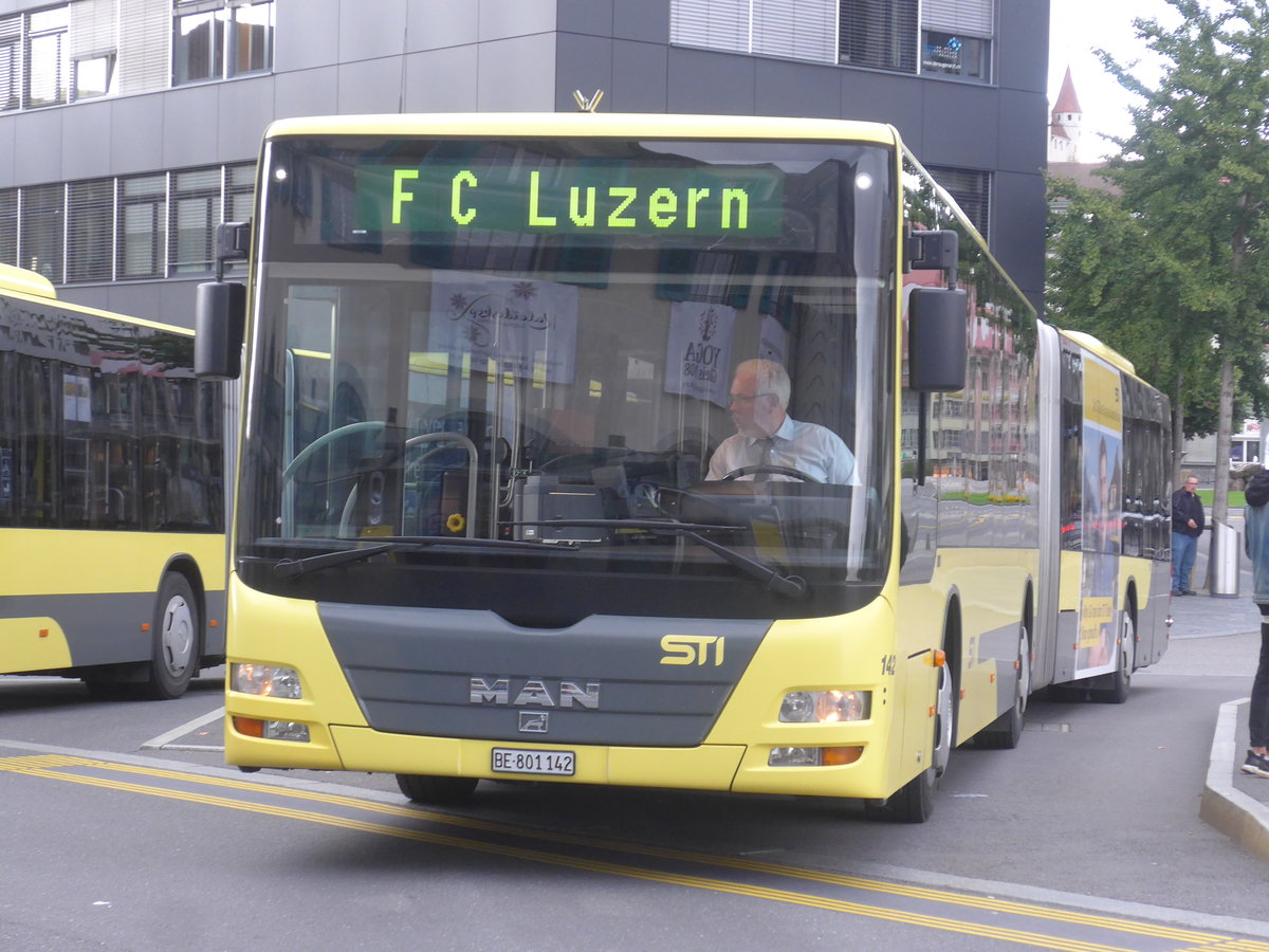 (209'887) - STI Thun - Nr. 142/BE 801'142 - MAN am 5. Oktober 2019 beim Bahnhof Thun