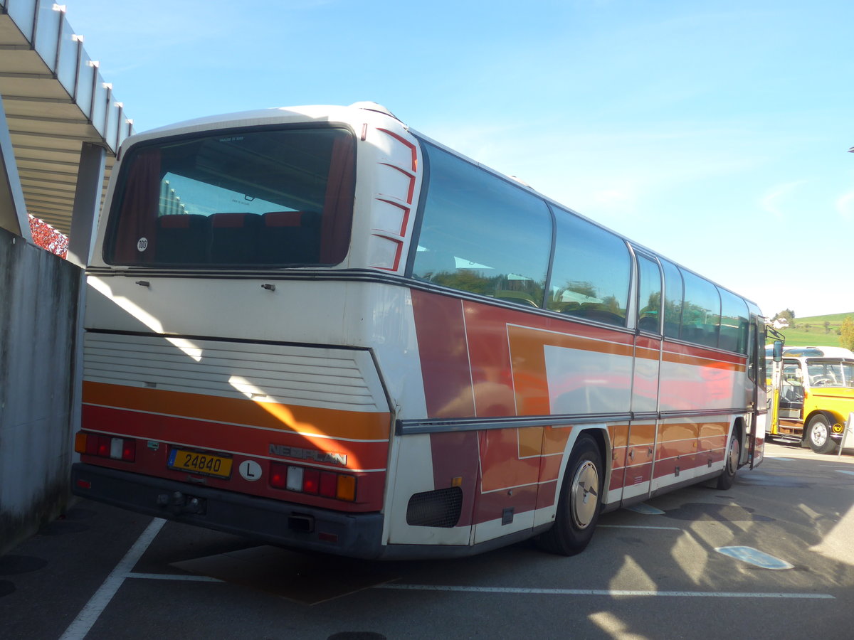 (210'145) - Aus Luxemburg: Neoplan Fanclub Letzebuerg, Steinfort - 24'840 - Neoplan am 12. Oktober 2019 in Bern, Westside