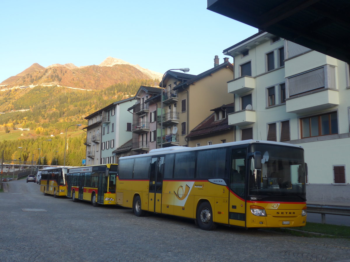 (210'493) - PostAuto Bern - BE 171'453 - Setra (ex AVG Meiringen Nr. 73) am 26. Oktober 2019 beim Bahnhof Airolo