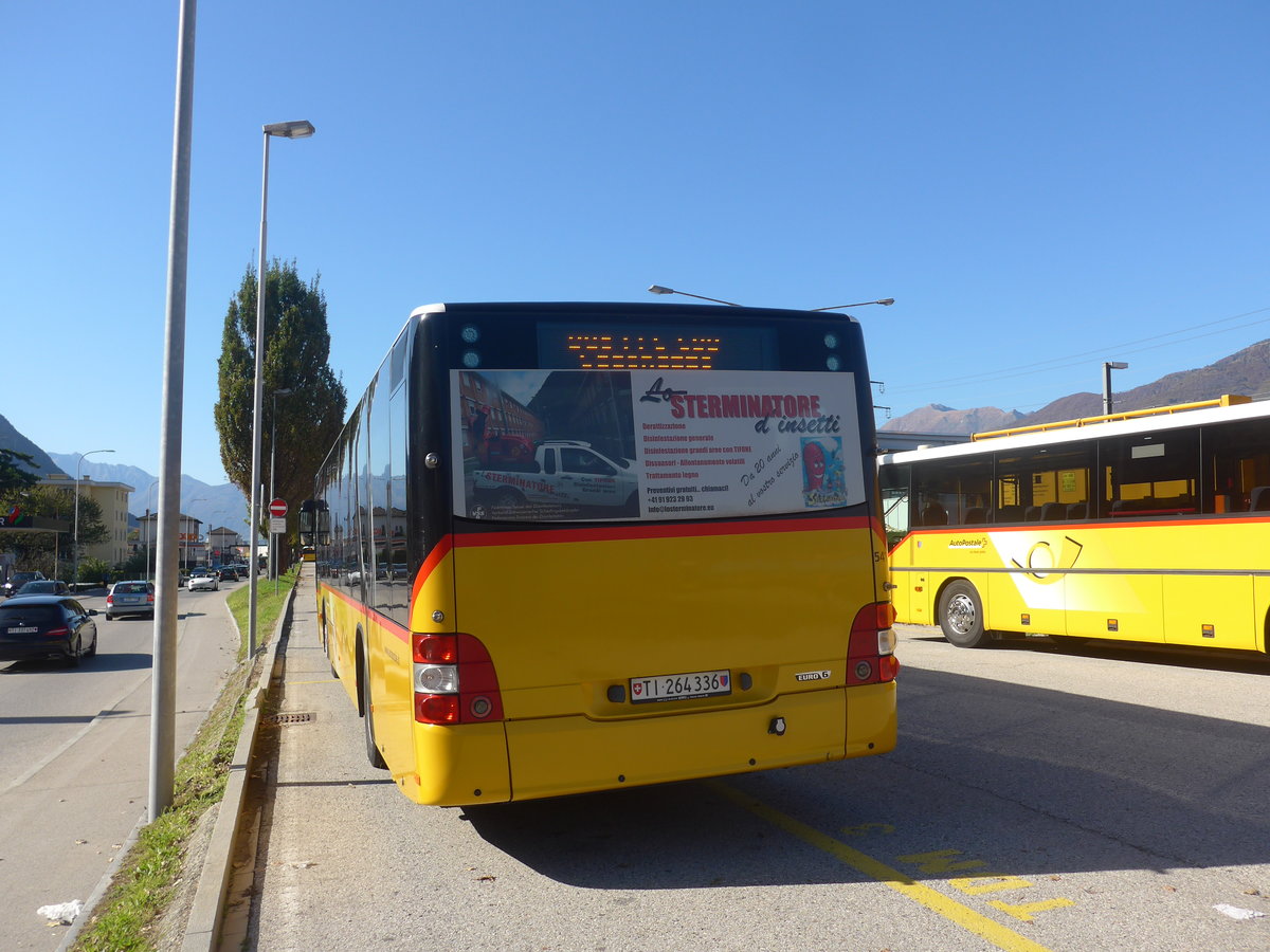 (210'600) - AutoPostale Ticino - Nr. 541/TI 264'336 - MAN am 26. Oktober 2019 beim Bahnhof Cadenazzo