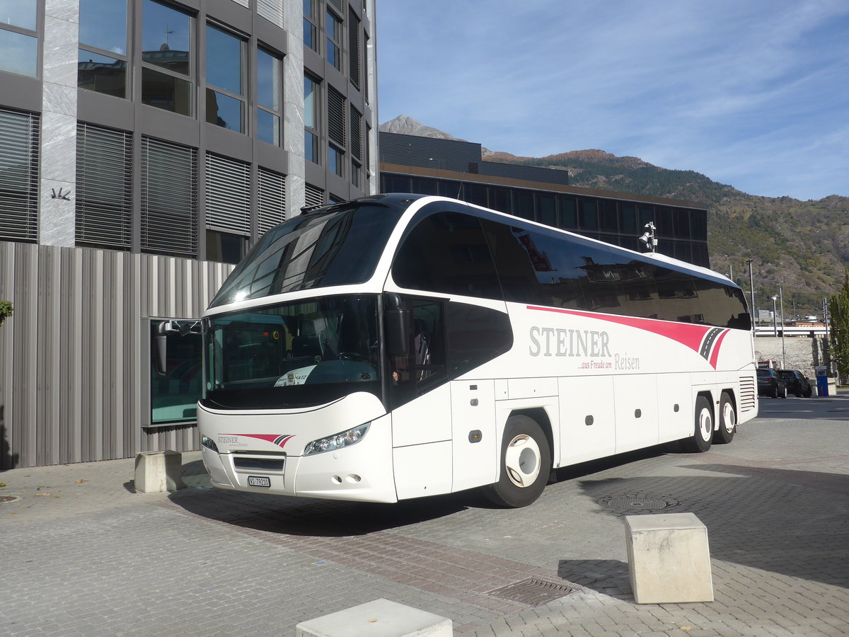 (210'630) - Steiner, Niedergesteln - VS 79'210 - Neoplan am 27. Oktober 2019 beim Bahnhof Visp