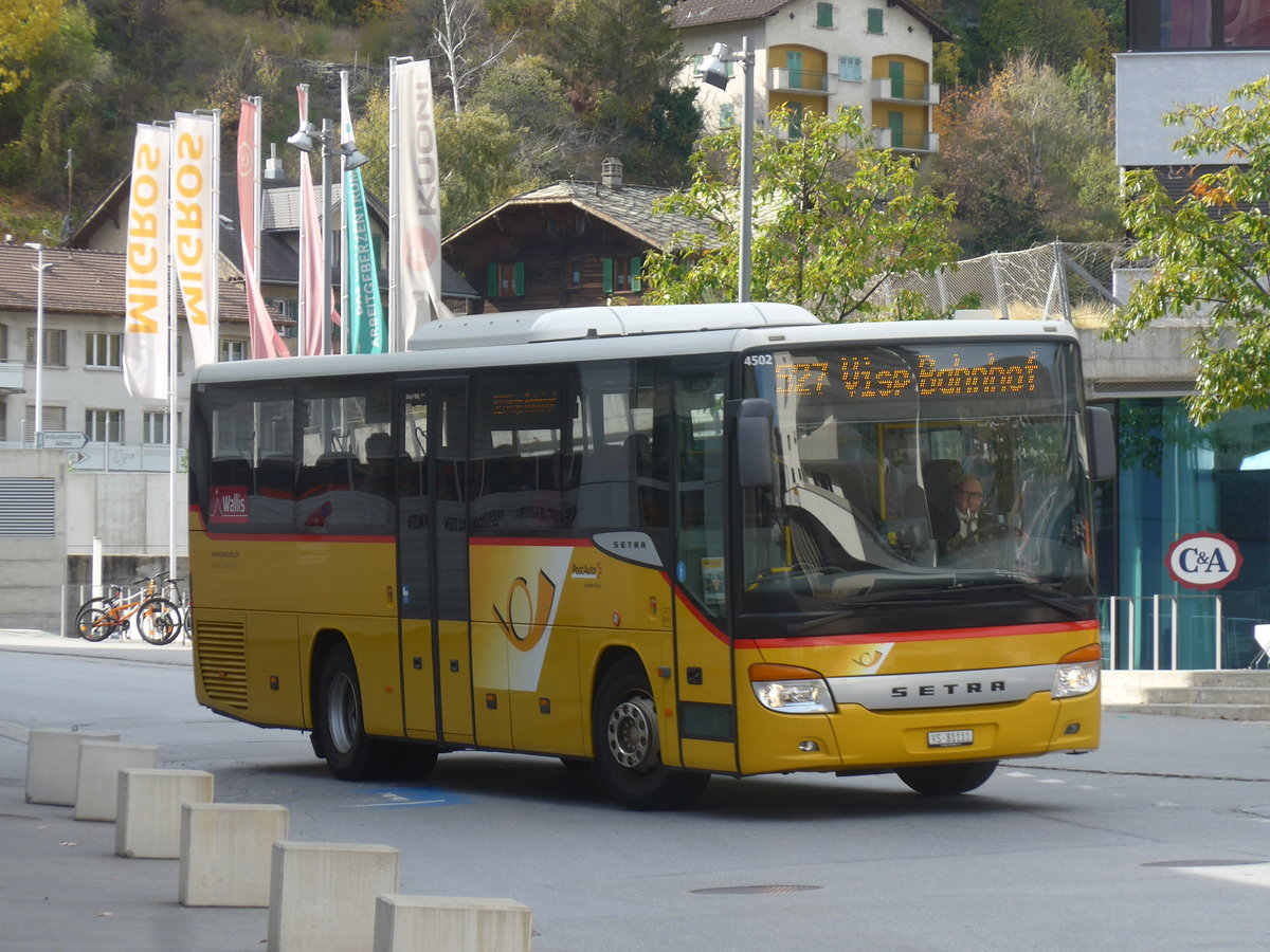 (210'646) - Autotour, Visp - VS 81'111 - Setra am 27. Oktober 2019 beim Bahnhof Visp