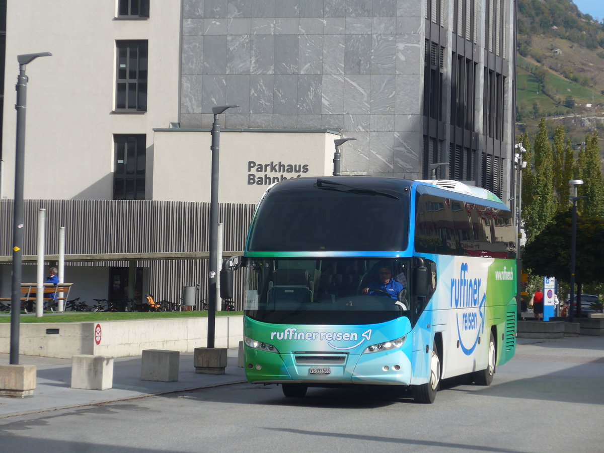 (210'651) - Ruffiner, Turtmann - VS 332'566 - Neoplan am 27. Oktober 2019 beim Bahnhof Visp