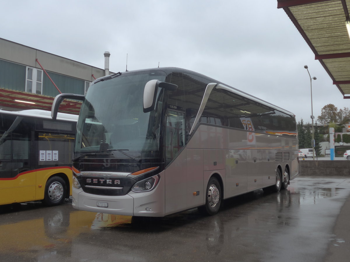 (210'786) - EvoBus, Kloten - ZH 733'141 - Setra am 8. November 2019 in Kloten, EvoBus