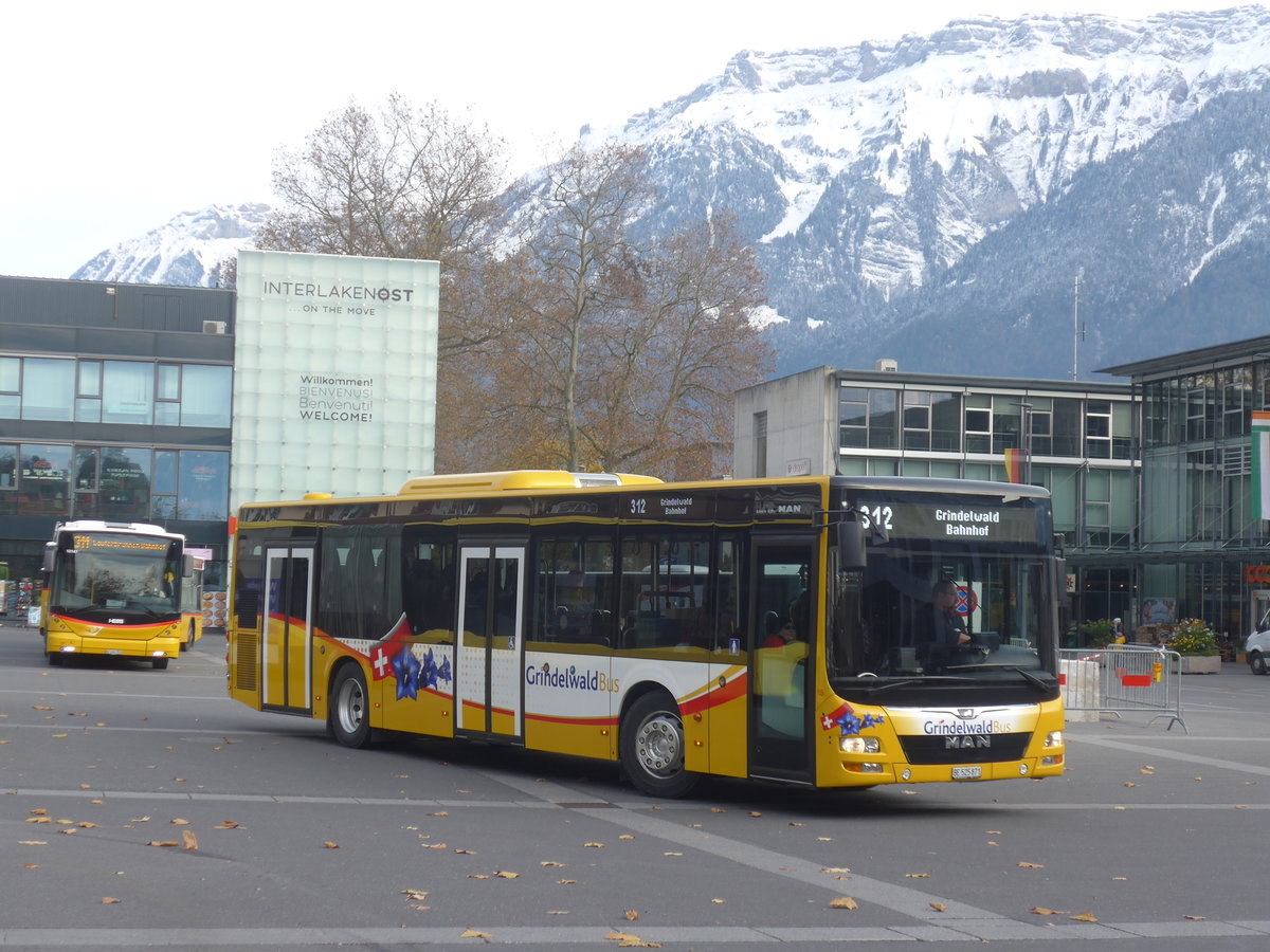 (211'039) - AVG Grindelwald - Nr. 15/BE 525'871 - MAN am 11. November 2019 beim Bahnhof Interlaken Ost