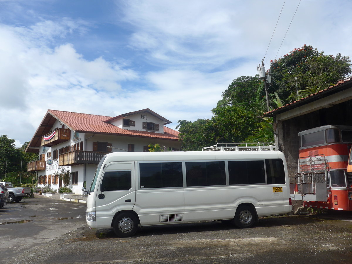 (211'447) - ??? - 4353 - Toyota am 16. November 2019 in Nuevo Arenal, Los Hroes