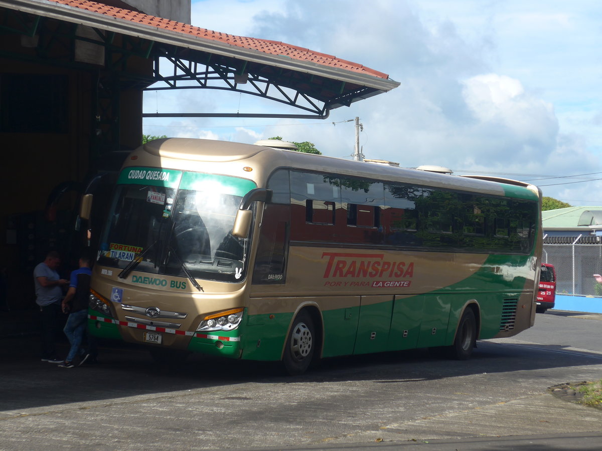 (211'672) - Transpisa, Quesada - 5764 - Daewoo am 19. November 2019 in La Fortuna, Busstation