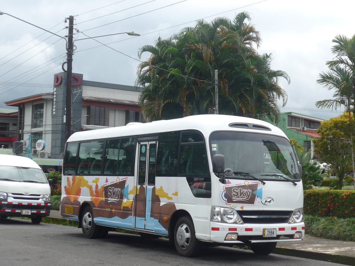 (211'804) - Sky Adventures - 2594 - Hyundai am 20. November 2019 in La Fortuna, Kirche