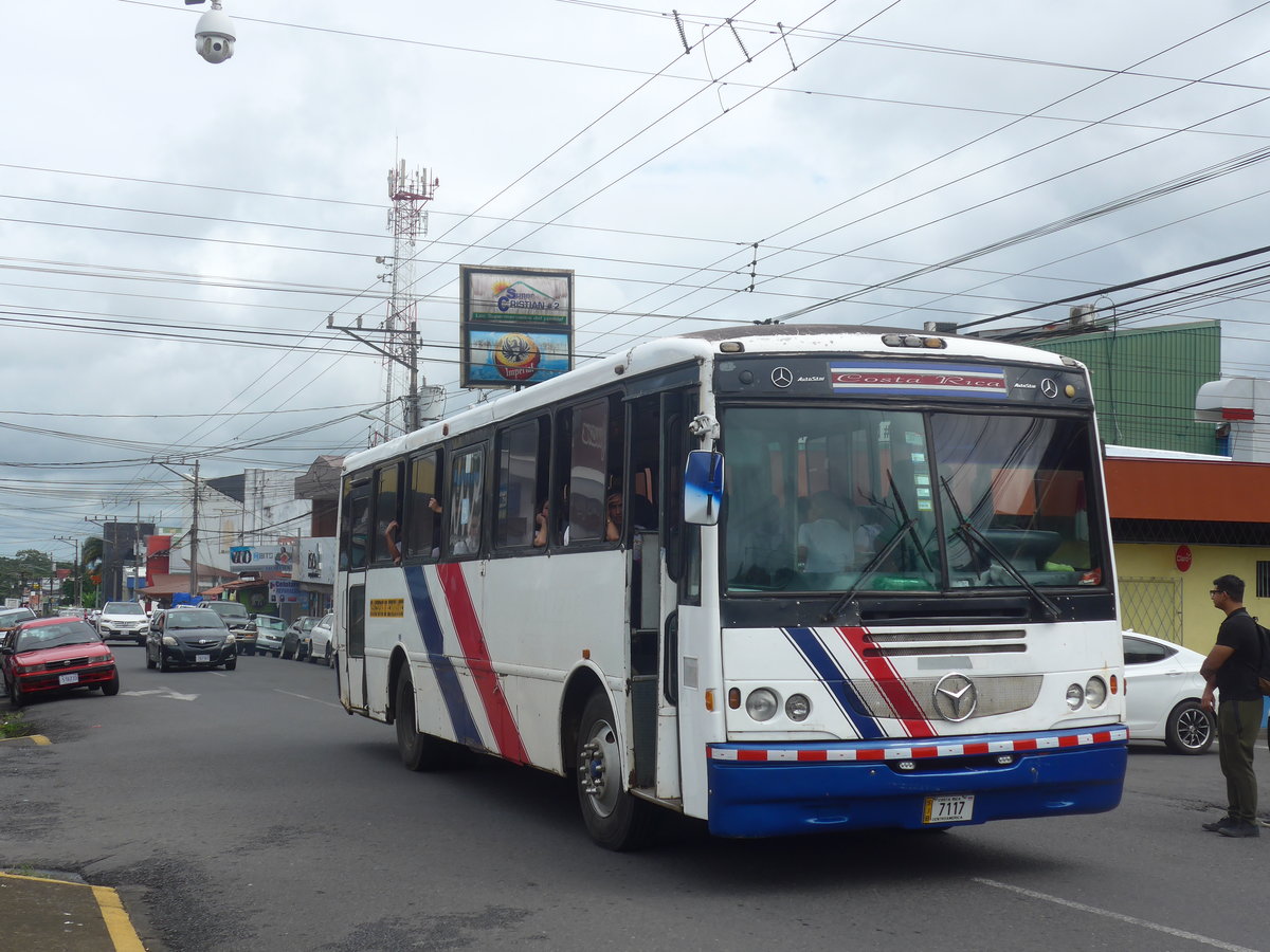 (211'807) - ??? - 7117 - Mercedes am 20. November 2019 in La Fortuna