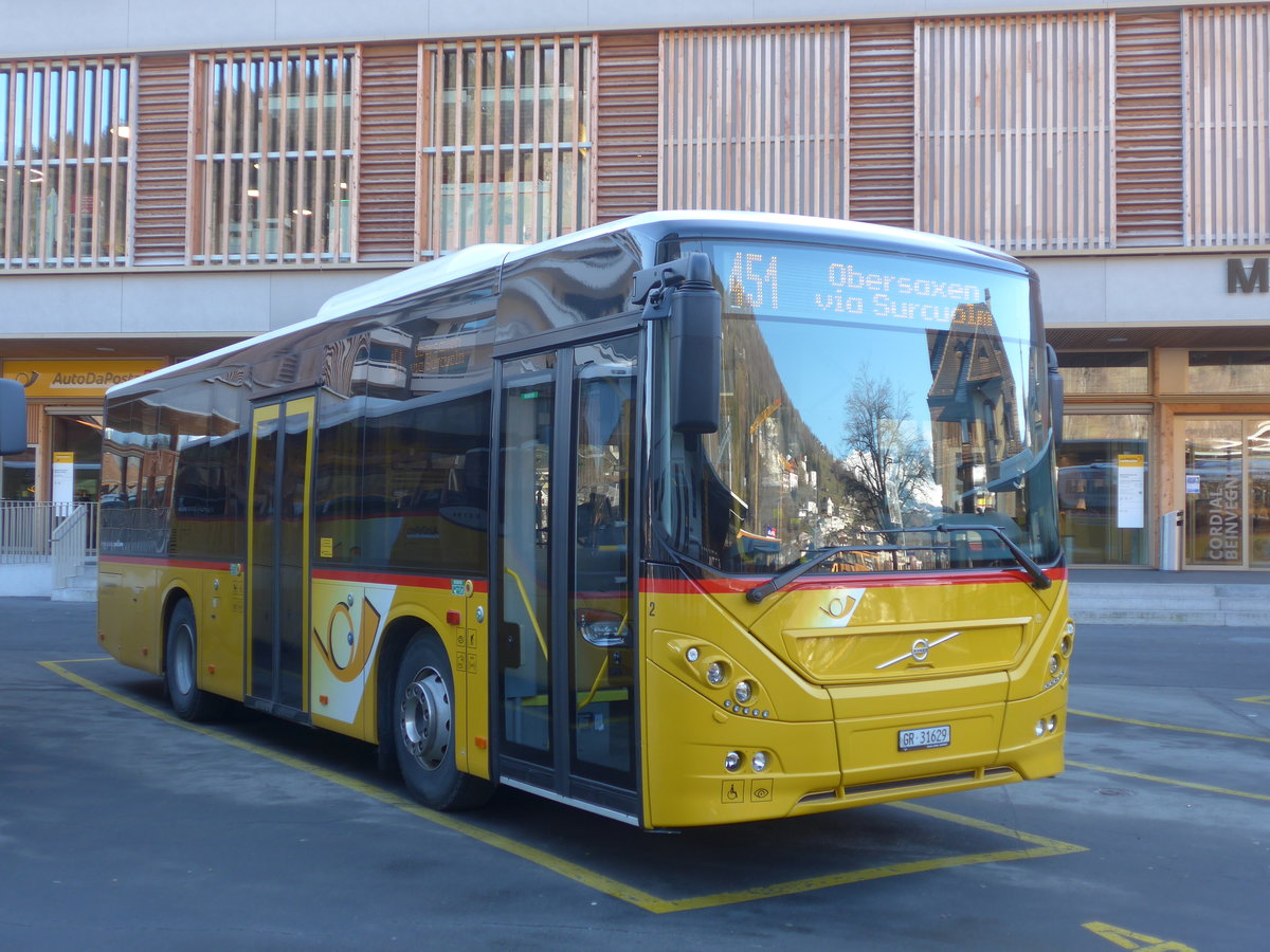 (212'608) - Fontana, Ilanz - Nr. 2/GR 31'629 - Volvo am 7. Dezember 2019 beim Bahnhof Ilanz