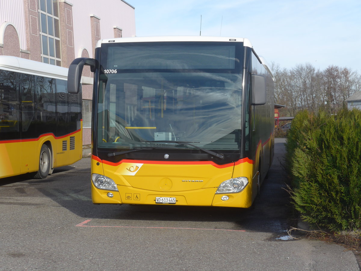 (212'742) - CarPostal Ouest - VD 613'445 - Mercedes am 8. Dezember 2019 in Echallens, Garage