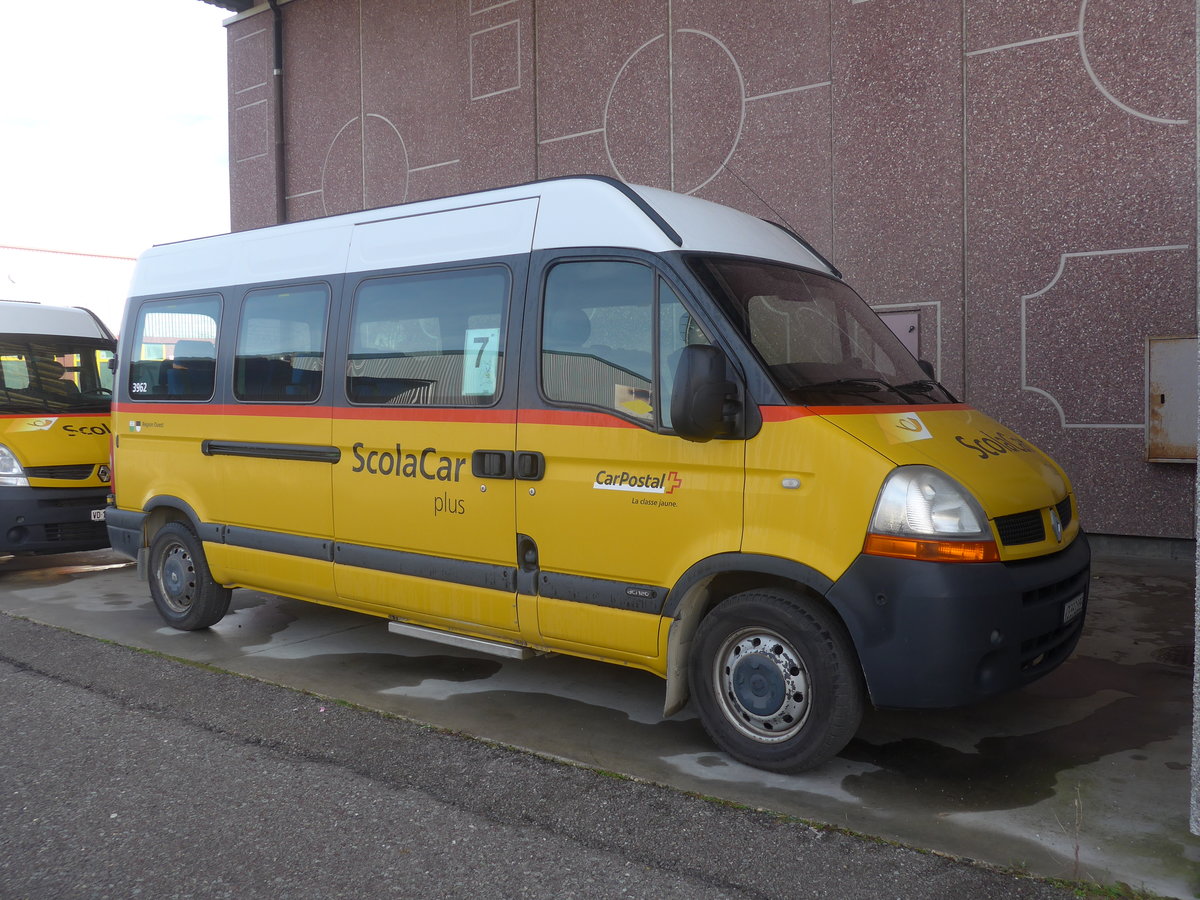 (212'746) - CarPostal Ouest - VD 392'883 - Renault am 8. Dezember 2019 in Echallens, Garage