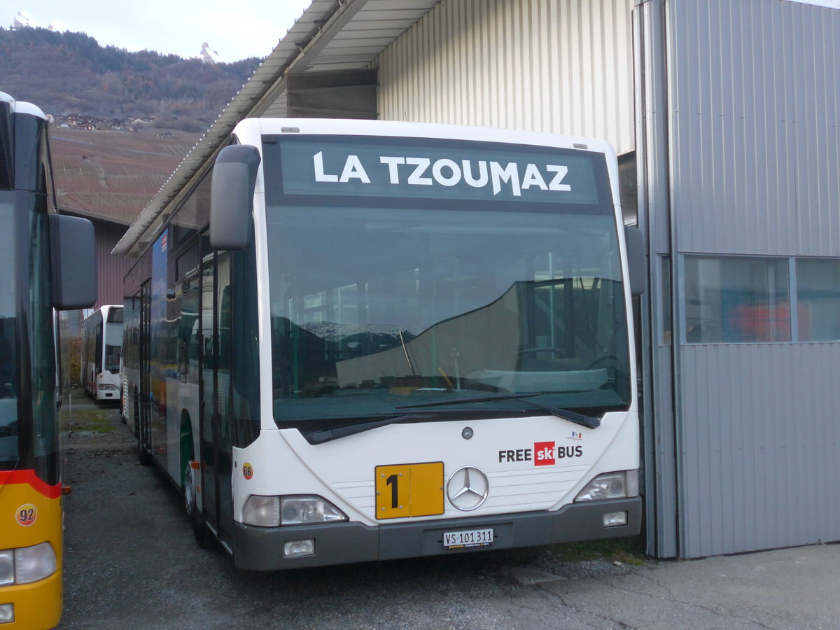 (212'820) - Buchard, Leytron - Nr. 68 - Mercedes (ex MBC Morges Nr. 66) am 8. Dezember 2019 in Leytron, Garage