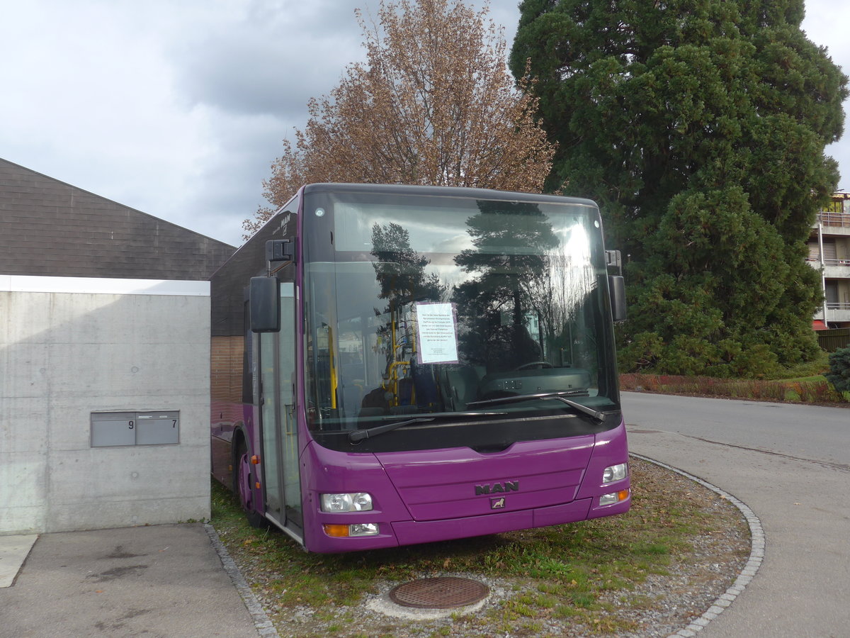 (212'835) - Kirchgemeinde, Steffisburg - MAN (ex STI Thun Nr. 123) am 9. Dezember 2019 in Steffisburg, Kirche Glockental