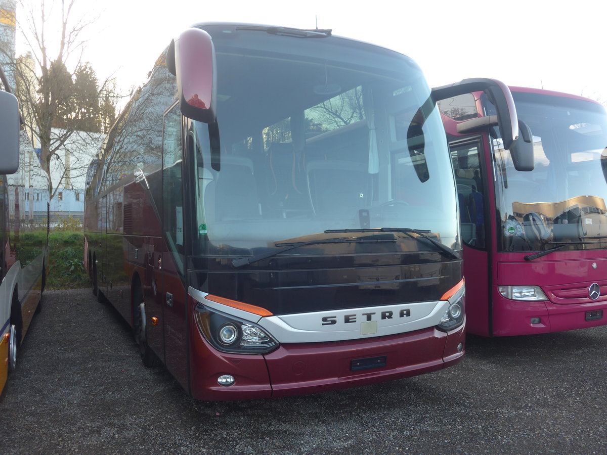 (212'974) - Marti, Kallnach - Nr. 19 - Setra am 14. Dezember 2019 in Kloten, EvoBus