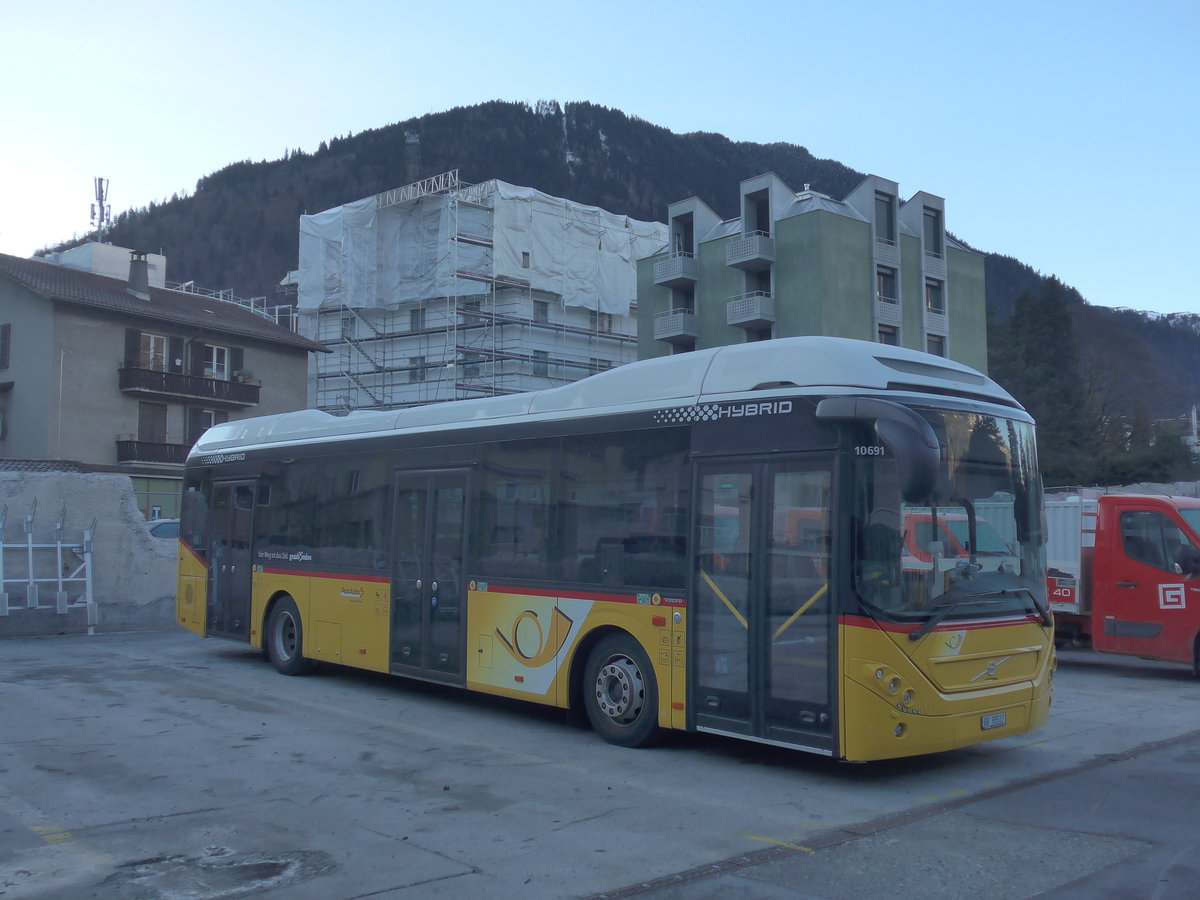 (213'225) - Dnser, Trimmis - GR 95'517 - Volvo am 1. Januar 2020 in Chur, Postgarage