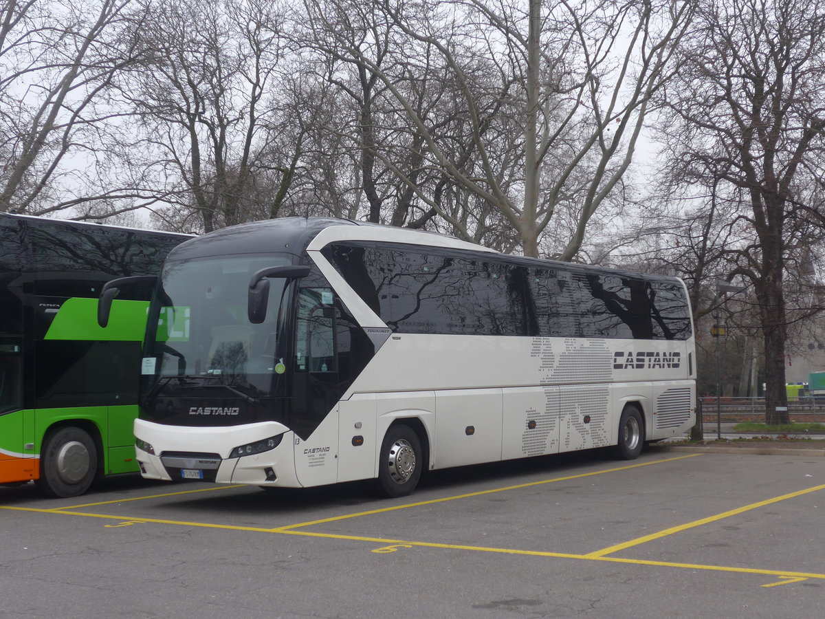 (213'274) - Aus Italien: Castano, Varese - Nr. 13/FS-767 KM - Neoplan am 1. Januar 2020 in Zrich, Sihlquai