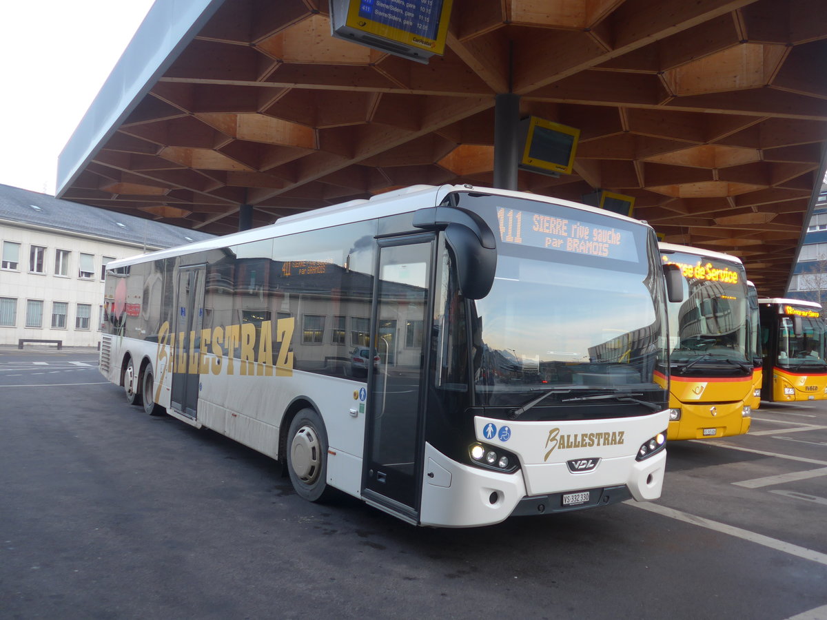 (213'323) - Ballestraz, Grne - VS 332'330) - VDL am 4. Januar 2020 beim Bahnhof Sion