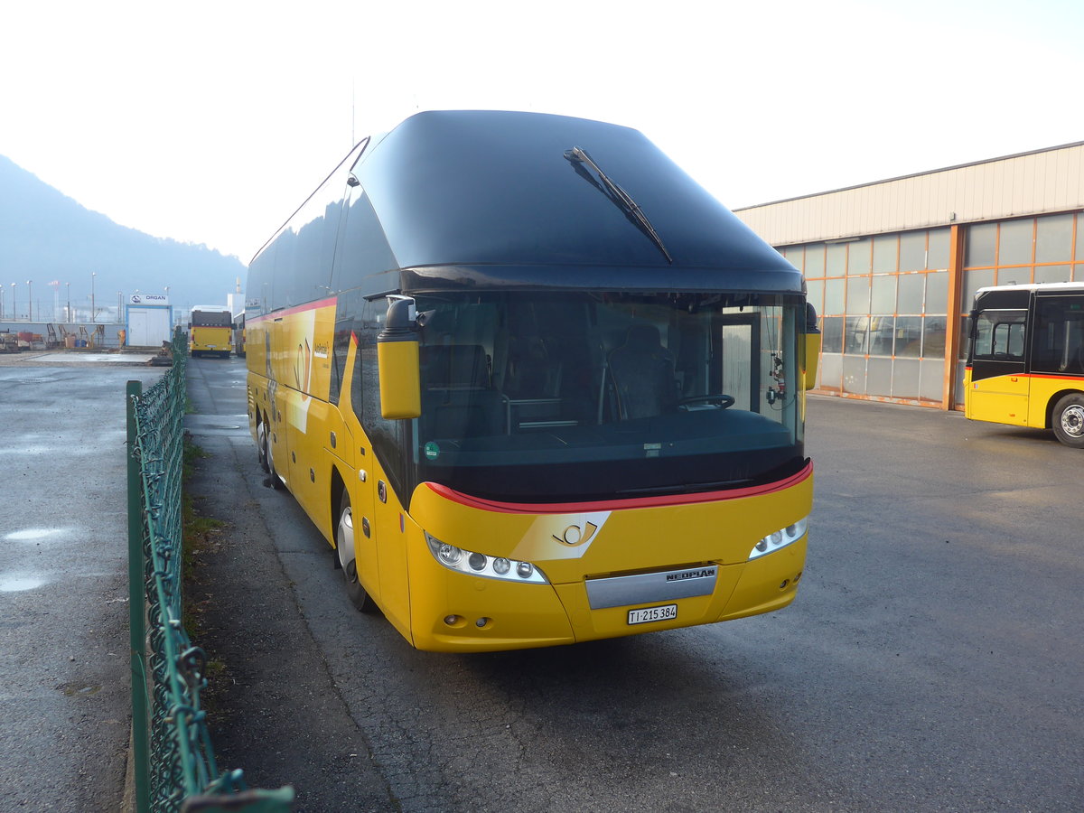 (213'857) - AutoPostale Ticino - TI 215'384 - Neoplan am 18. Januar 2020 in Balerna, Garage Autopostale, Muggio