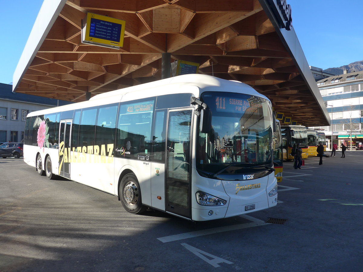 (214'807) - Ballestraz, Grne - VS 22'948 - Irizar am 22. Februar 2020 beim Bahnhof Sion