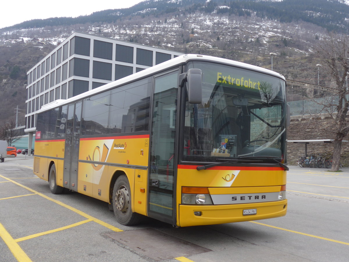 (214'927) - PostAuto Wallis - VS 241'967 - Setra (ex Zerzuben, Visp-Eyholz Nr. 65; ex PostAuto Wallis) am 29. Februar 2020 beim Bahnhof Brig