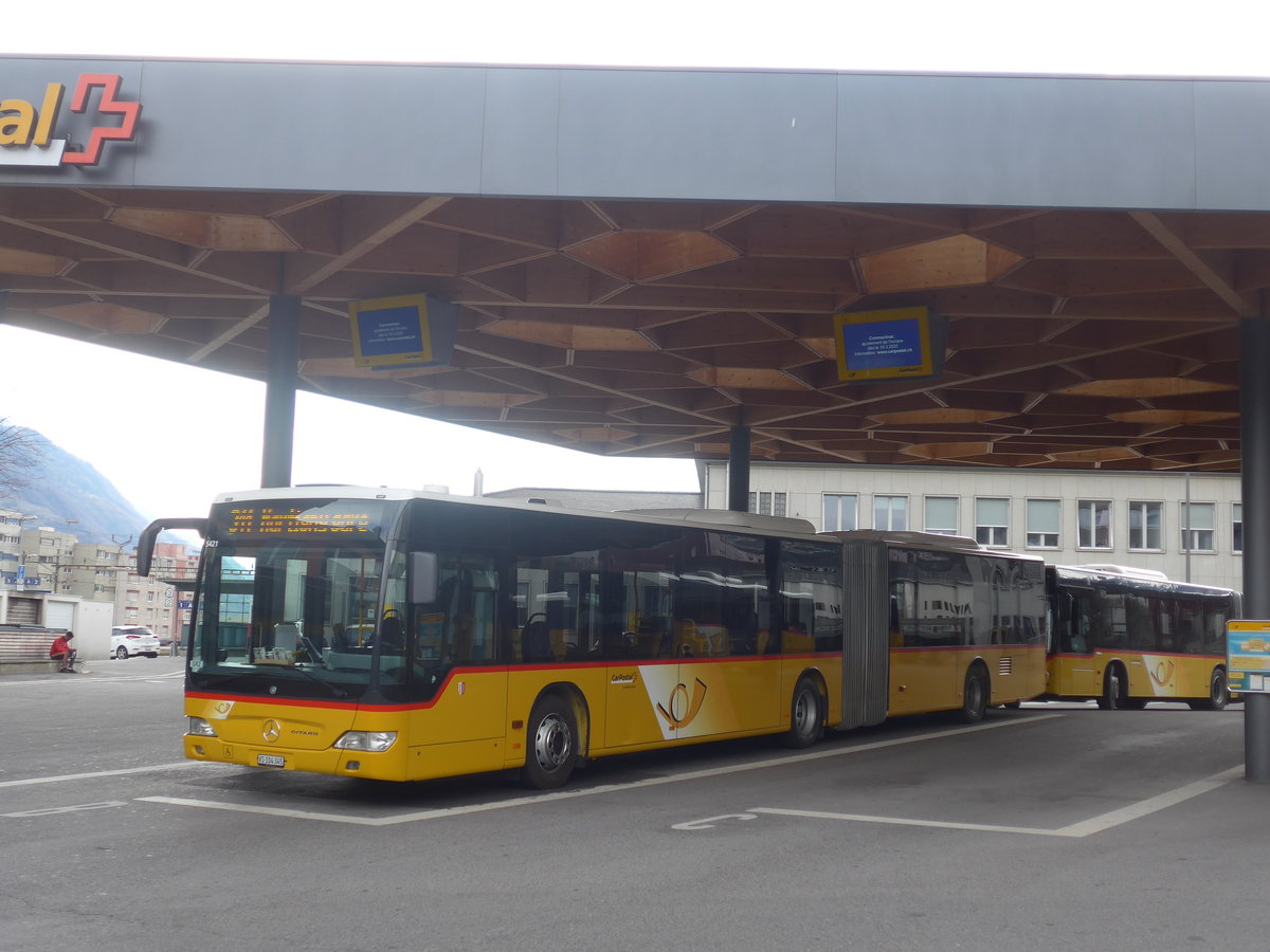 (215'329) - Buchard, Leytron - VS 104'345 - Mercedes am 20. Mrz 2020 beim Bahnhof Sion