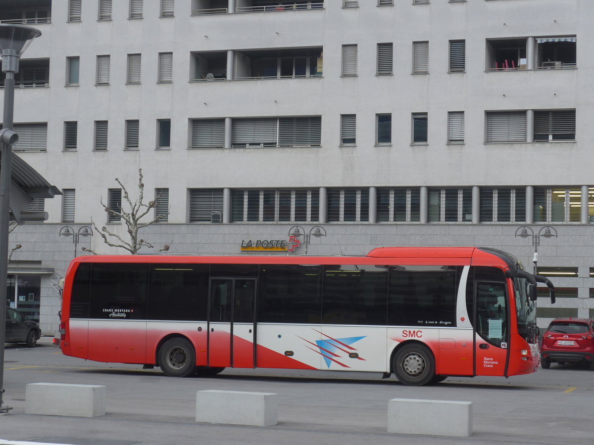 (215'345) - SMC Montana - Nr. 32/VS 201'732 - MAN am 20. Mrz 2020 beim Bahnhof Sierre