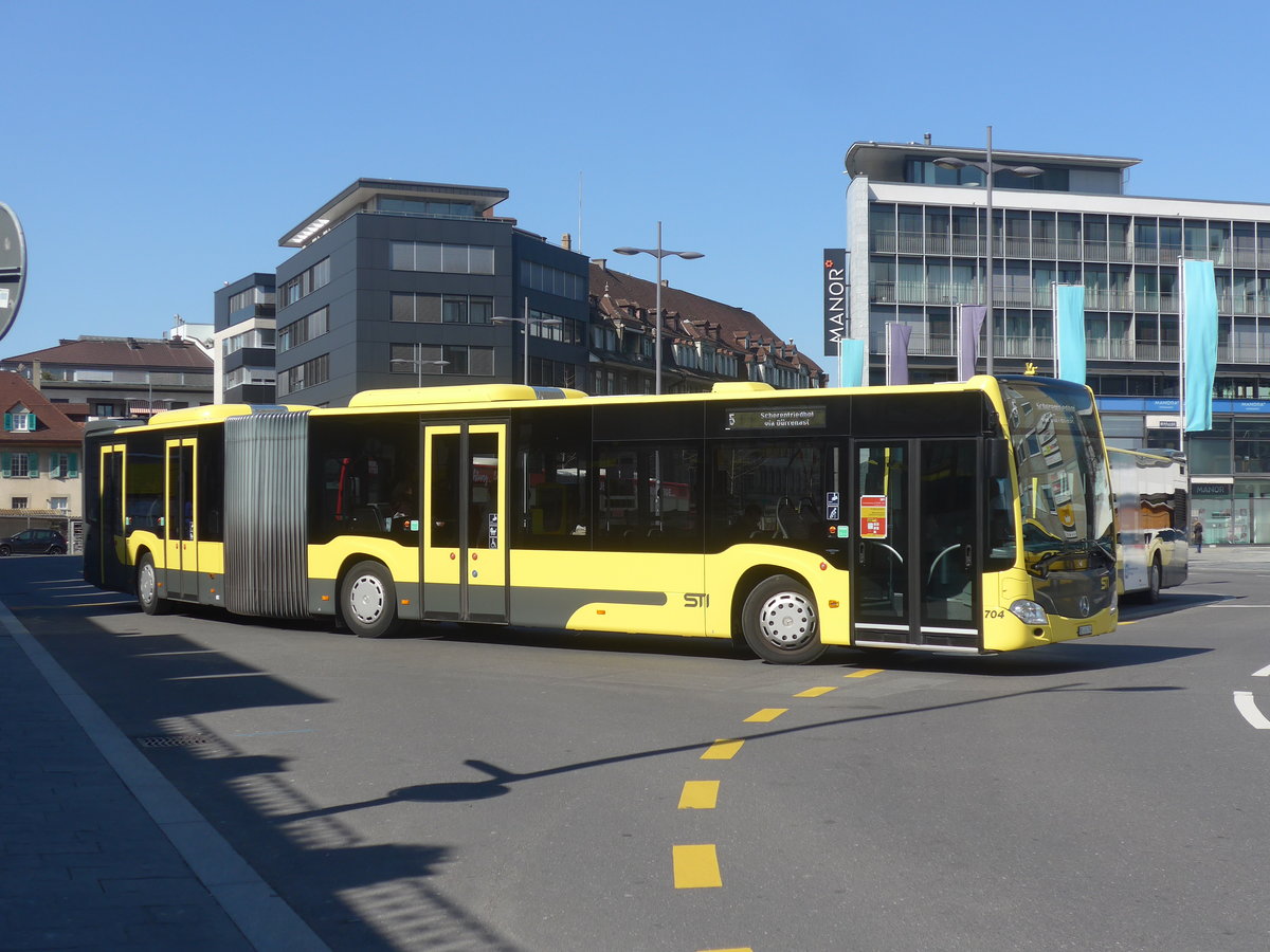 (215'494) - STI Thun - Nr. 704/BE 434'704 - Mercedes am 24. Mrz 2020 beim Bahnhof Thun