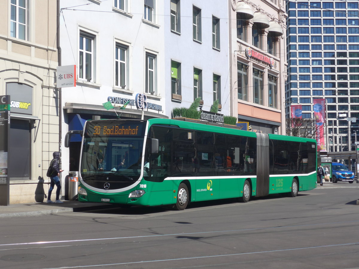 (215'750) - BVB Basel - Nr. 7010/BS 99'310 - Mercedes am 31. Mrz 2020 beim Bahnhof Basel